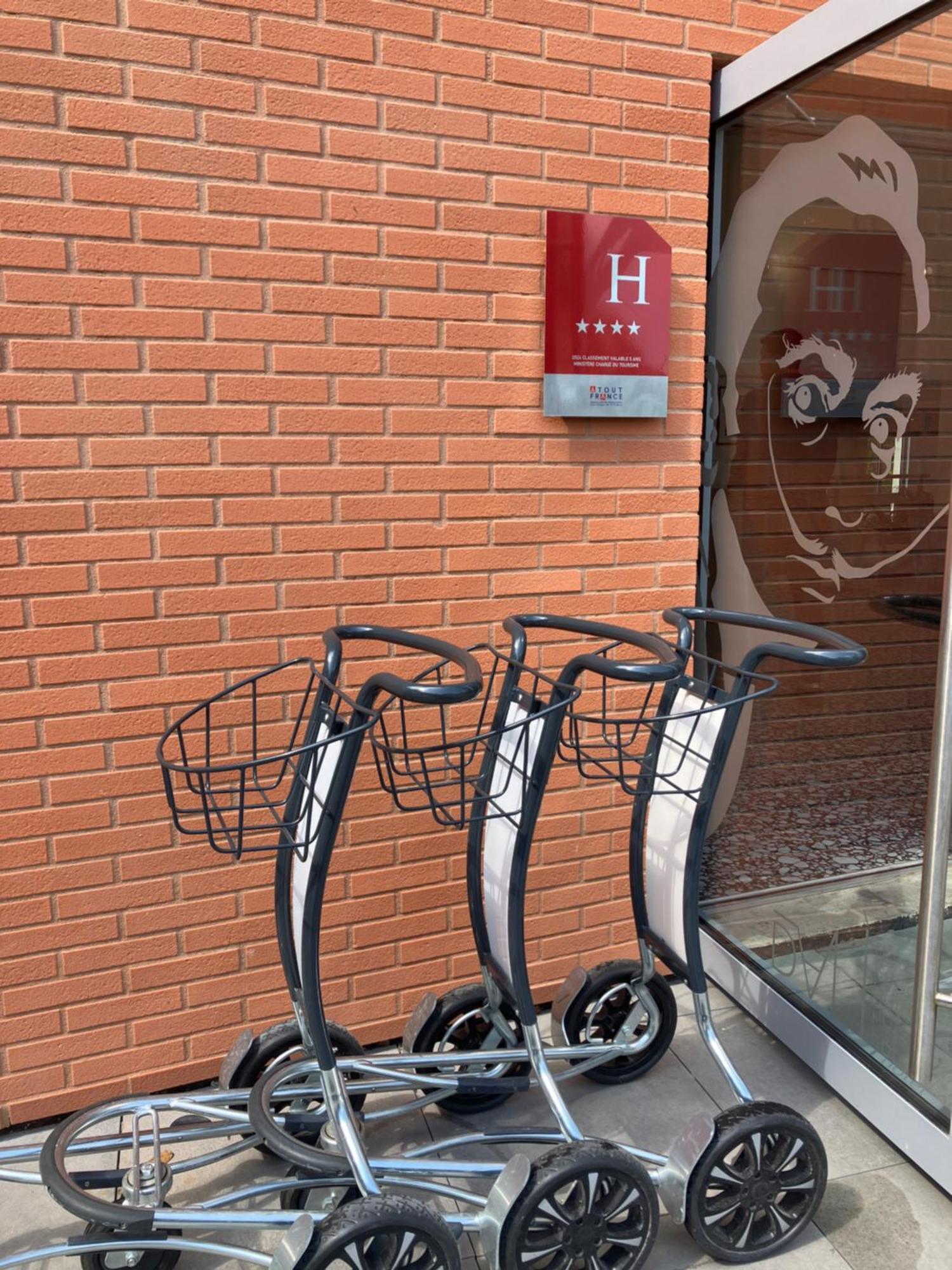 Dali Hotel Montauban Luaran gambar