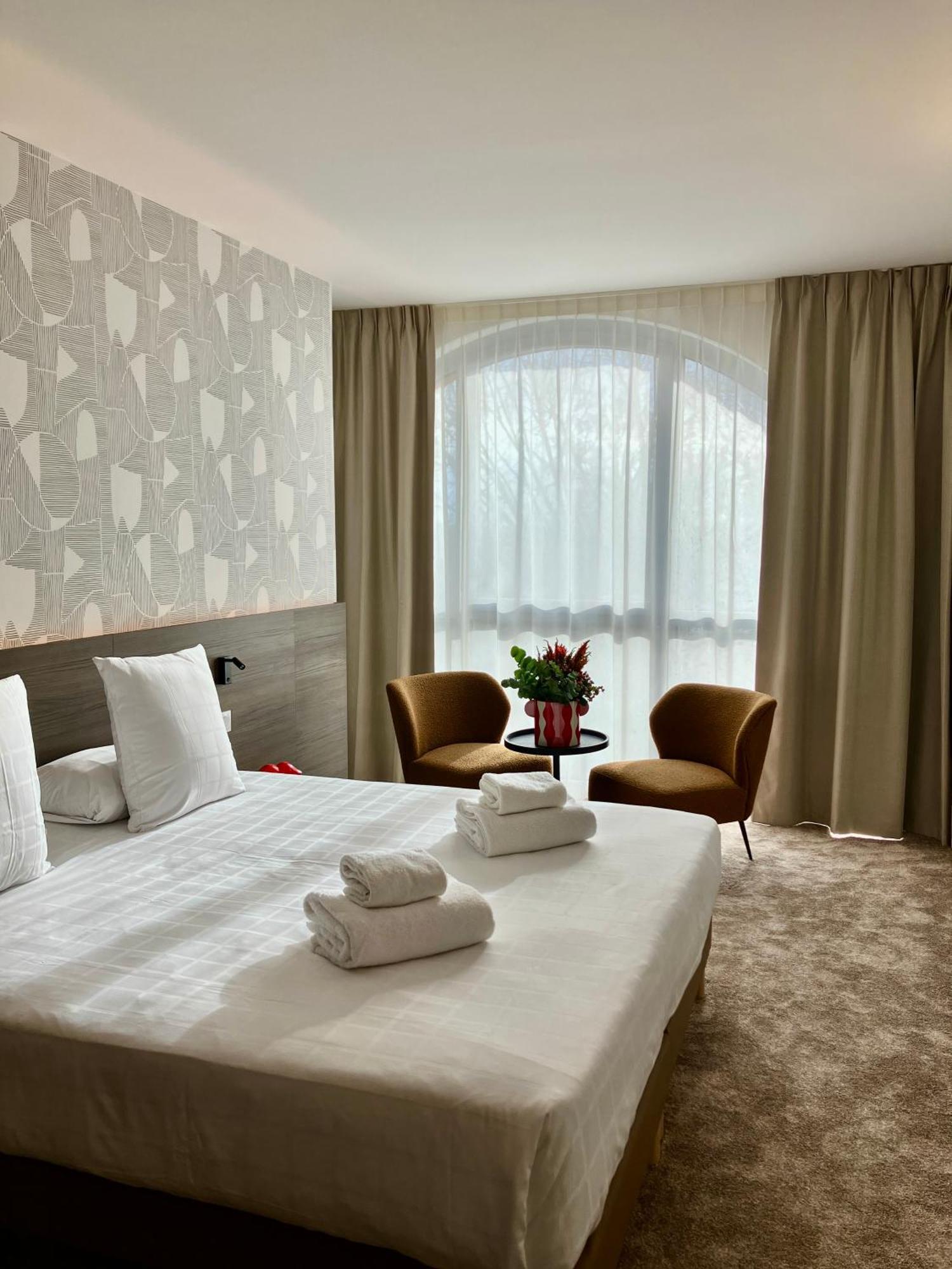 Dali Hotel Montauban Luaran gambar